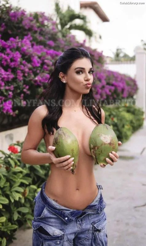 Livia Brito photo 18 of 413