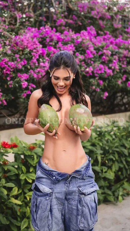 Livia Brito photo 19 of 413