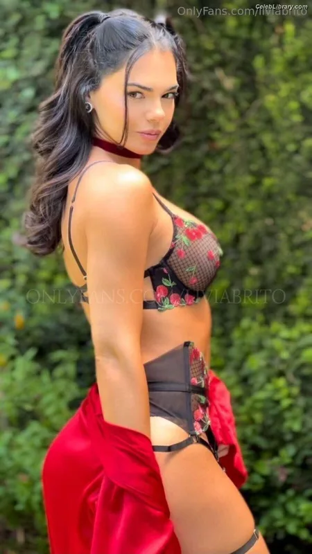 Livia Brito photo 24 of 413