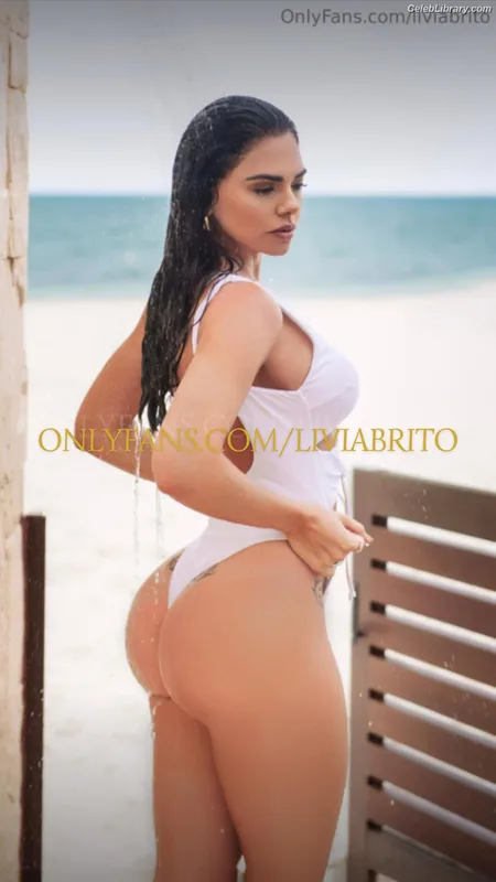 Livia Brito photo 5 of 413