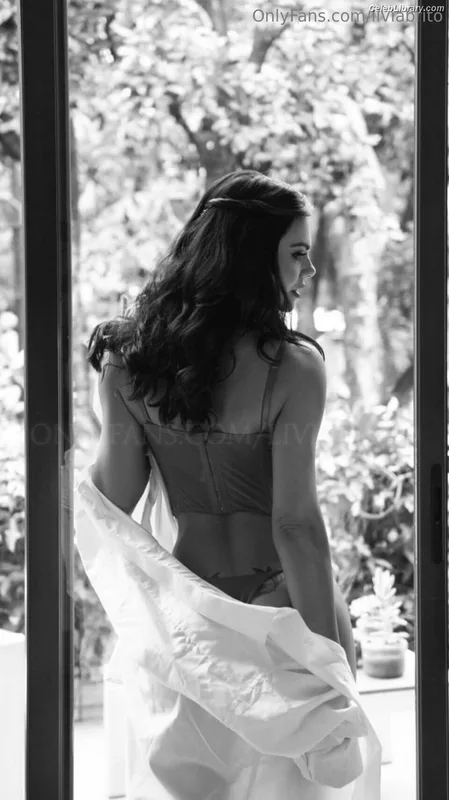 Livia Brito photo 20 of 413
