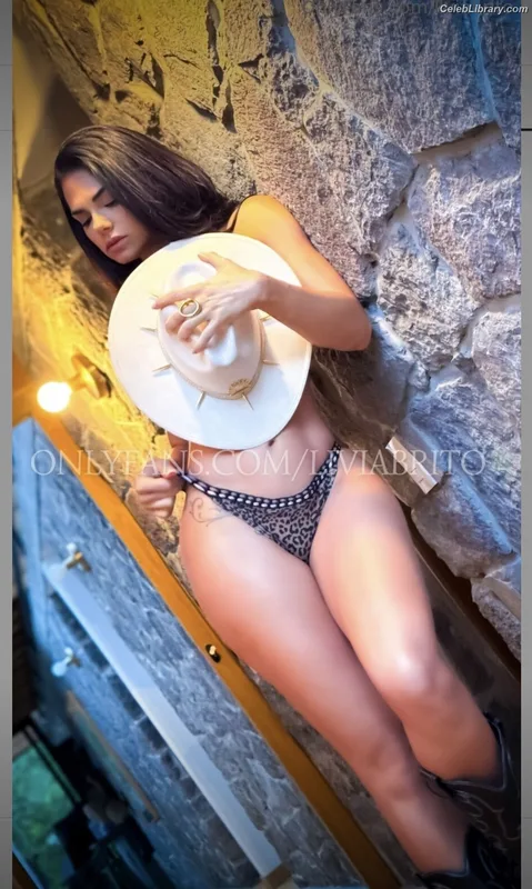 Livia Brito photo 8 of 413