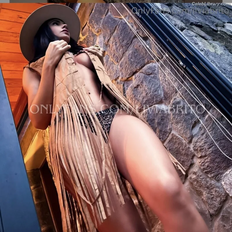 Livia Brito photo 22 of 413