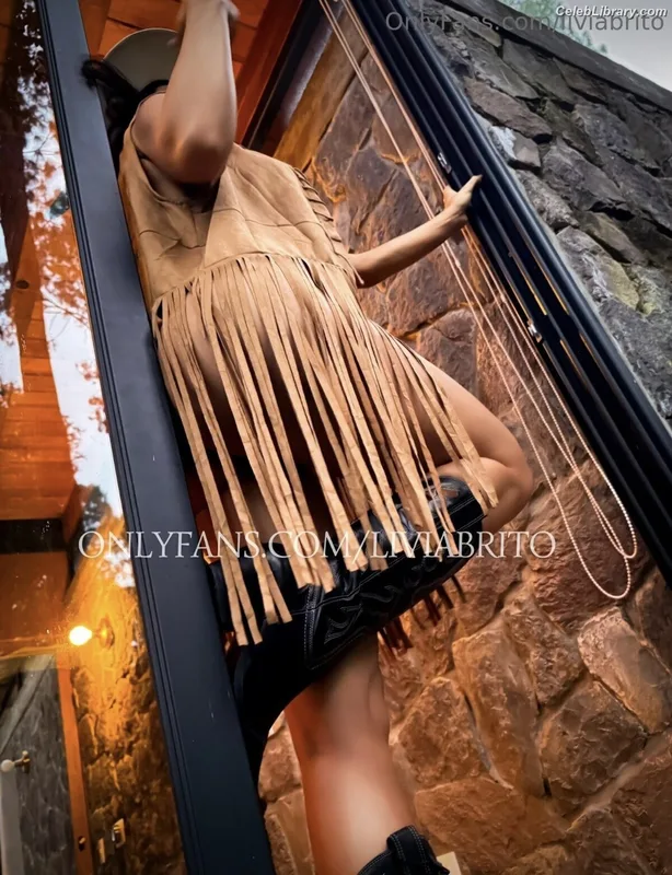 Livia Brito photo 24 of 413