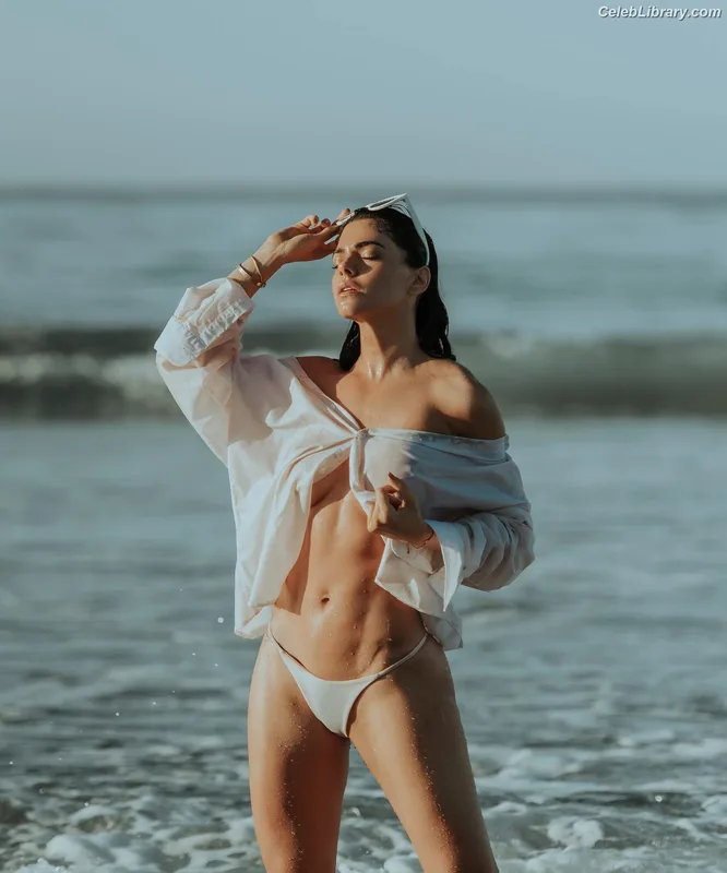 Livia Brito photo 4 of 413