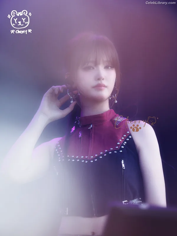 LIZ Kim Ji-won (IVE) photo 9 of 248