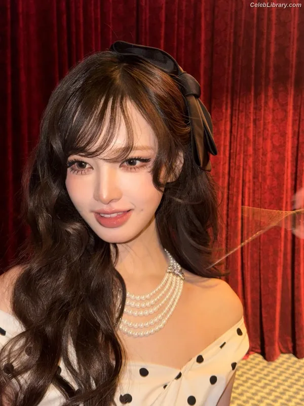 LIZ Kim Ji-won (IVE) photo 2 of 248