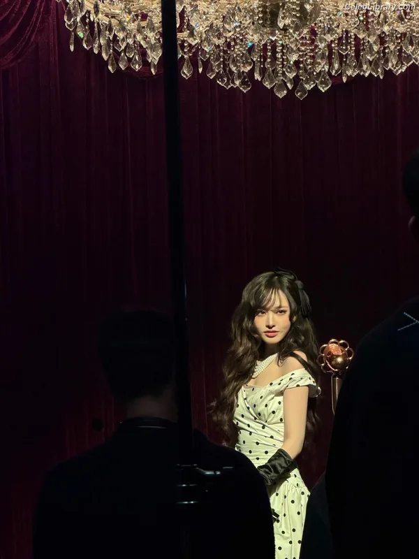 LIZ Kim Ji-won (IVE) photo 3 of 248