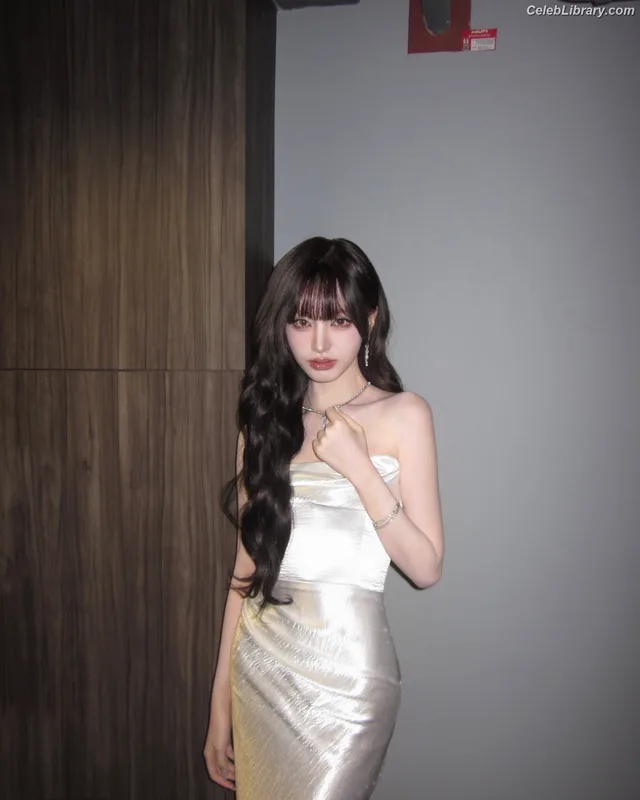 LIZ Kim Ji-won (IVE) photo 14 of 248