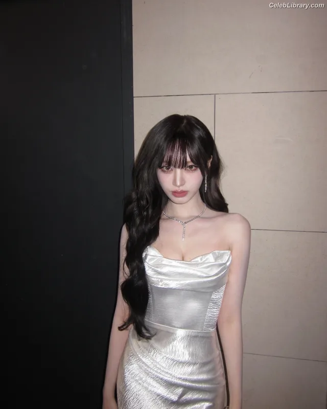 LIZ Kim Ji-won (IVE) photo 15 of 248