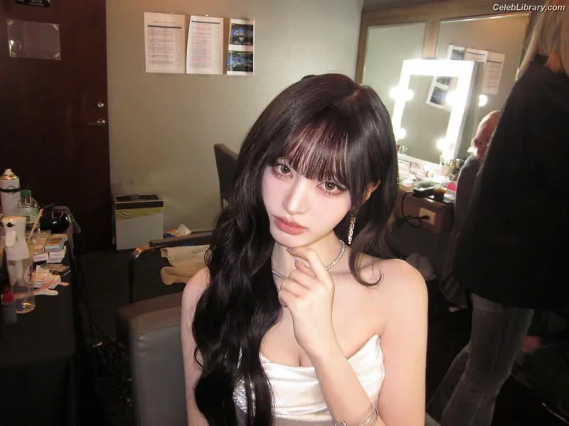 LIZ Kim Ji-won (IVE) photo 19 of 248