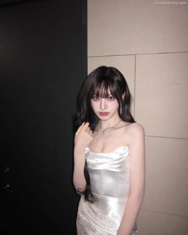 LIZ Kim Ji-won (IVE) photo 20 of 248