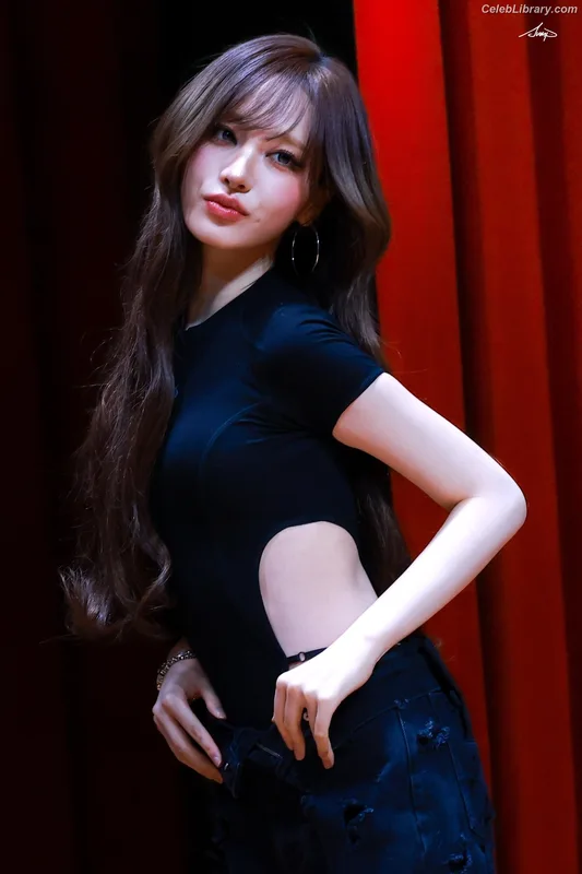 LIZ Kim Ji-won (IVE) photo 18 of 248