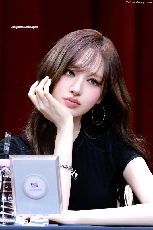 LIZ Kim Ji-won (IVE) photo 3 of 248