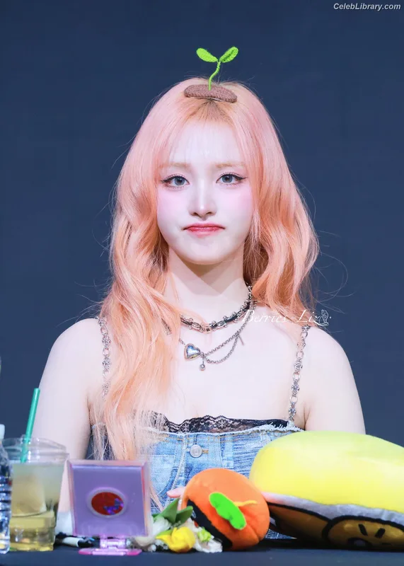 LIZ Kim Ji-won (IVE) photo 1 of 248