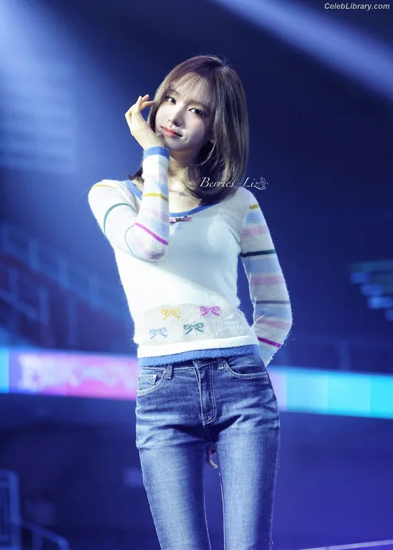 LIZ Kim Ji-won (IVE) photo 6 of 248