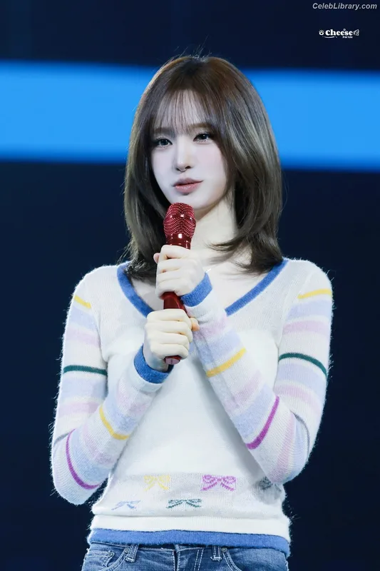 LIZ Kim Ji-won (IVE) photo 20 of 248