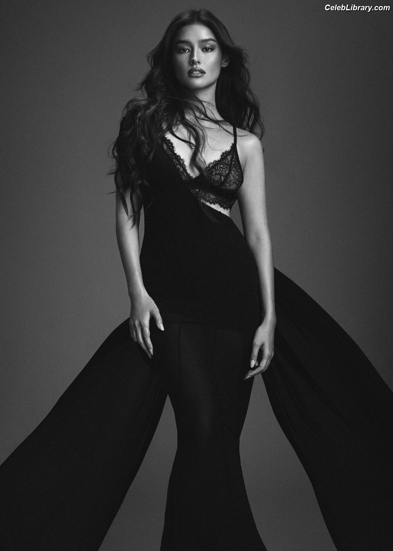 Liza Soberano photo 12 of 51