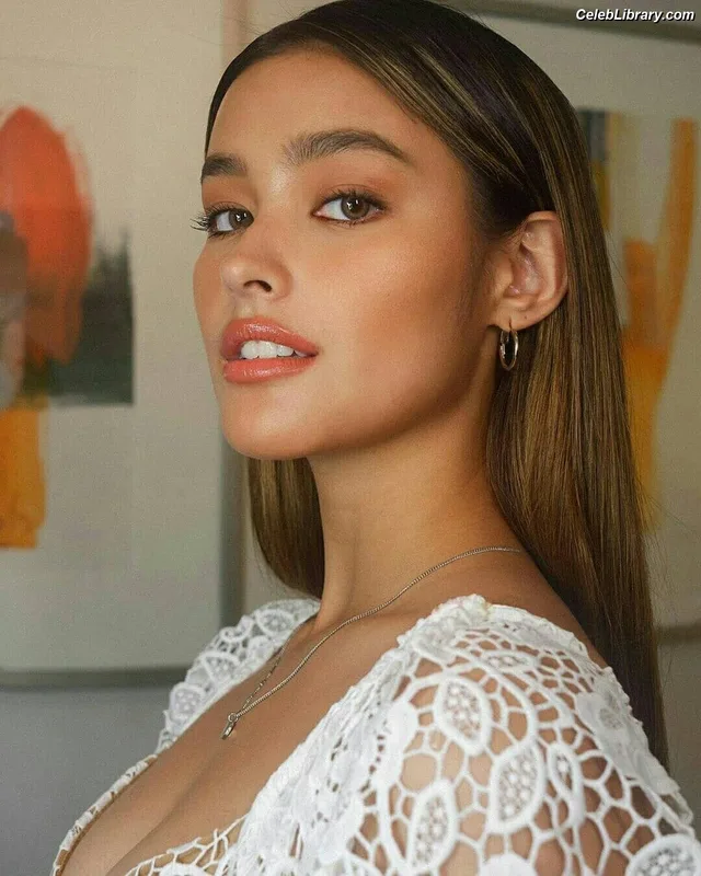 Liza Soberano photo 2 of 51