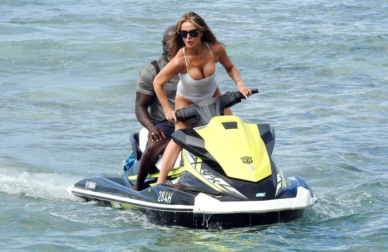 Lizzie Cundy photo 6 of 15
