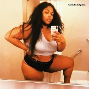 Lizzo photo 16 of 158