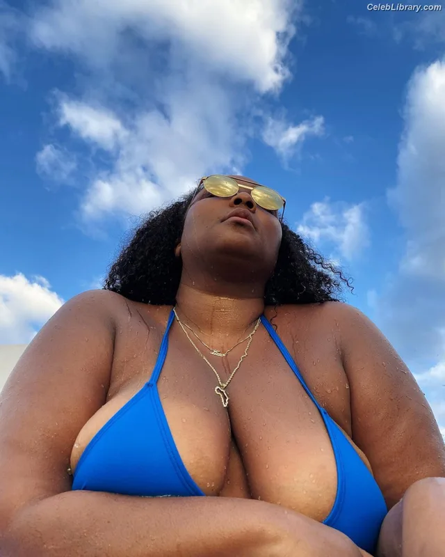 Lizzo photo 1 of 159