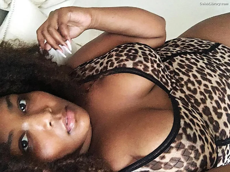 Lizzo photo 8 of 159