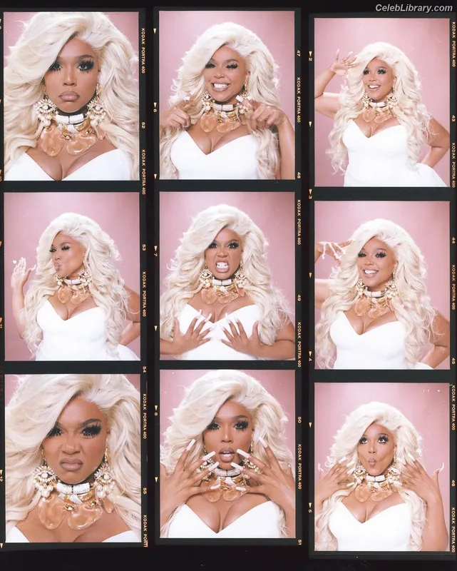 Lizzo photo 24 of 159