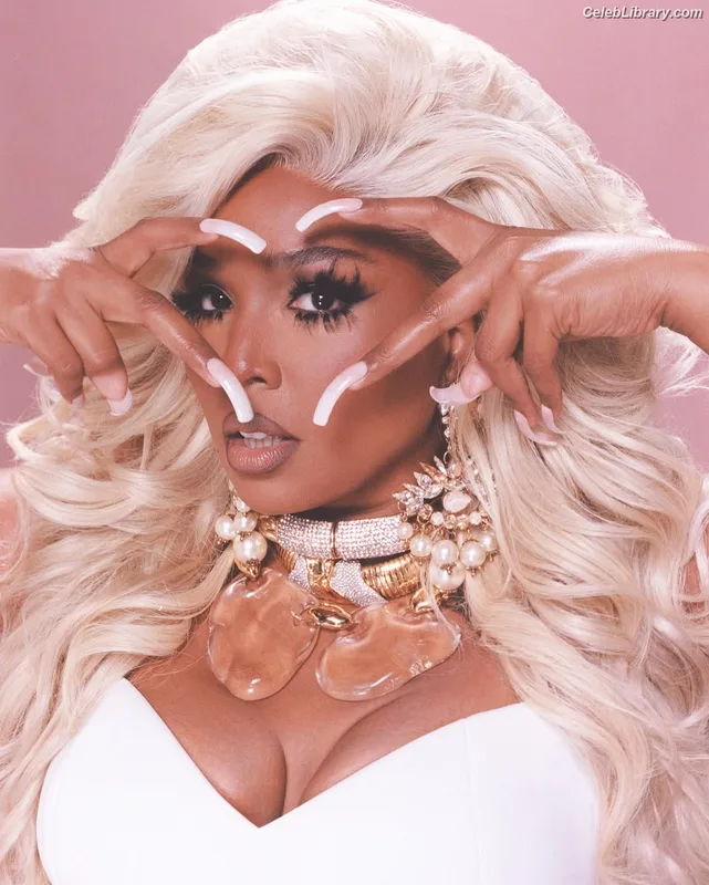 Lizzo photo 1 of 159