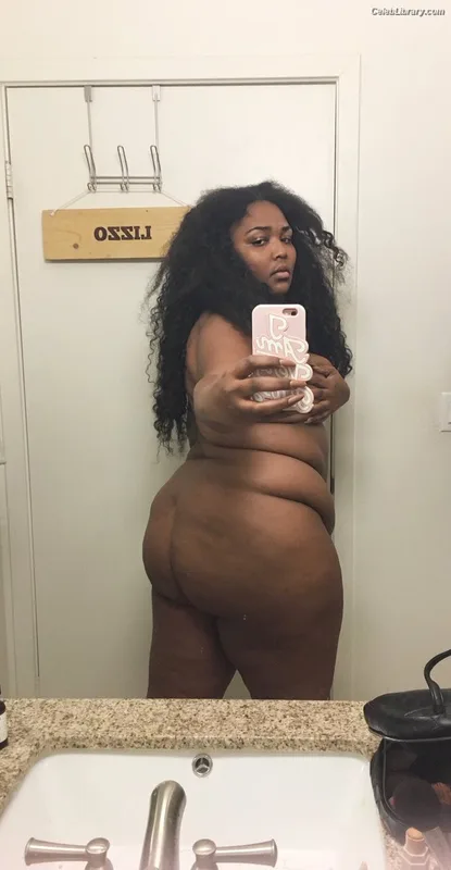 Lizzo photo 12 of 159
