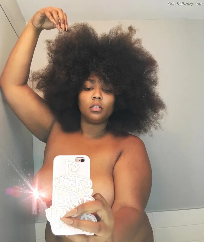 Lizzo photo 17 of 159