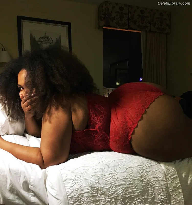 Lizzo photo 21 of 159
