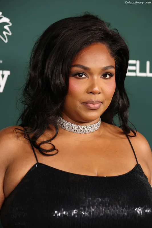 Lizzo photo 15 of 159