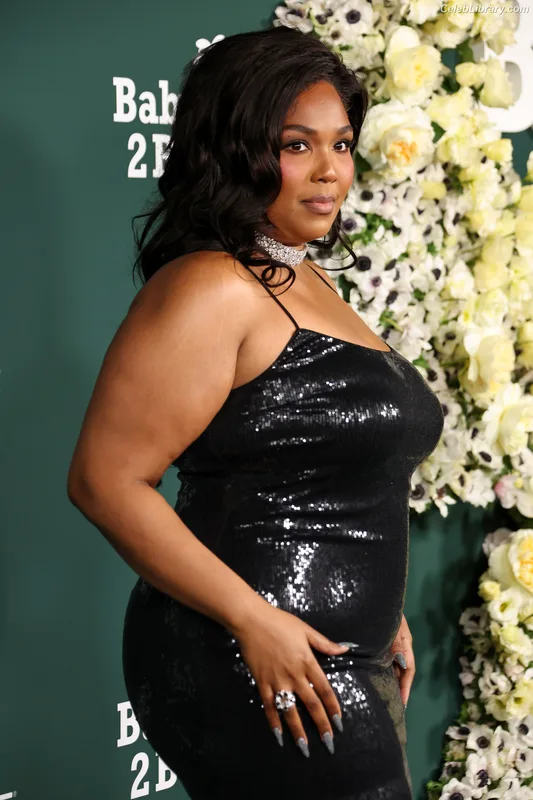Lizzo photo 22 of 159