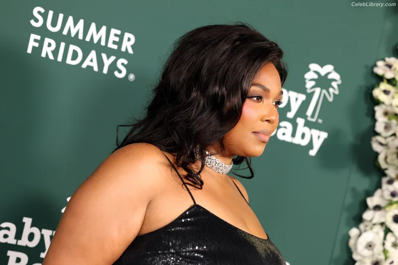 Lizzo photo 1 of 159