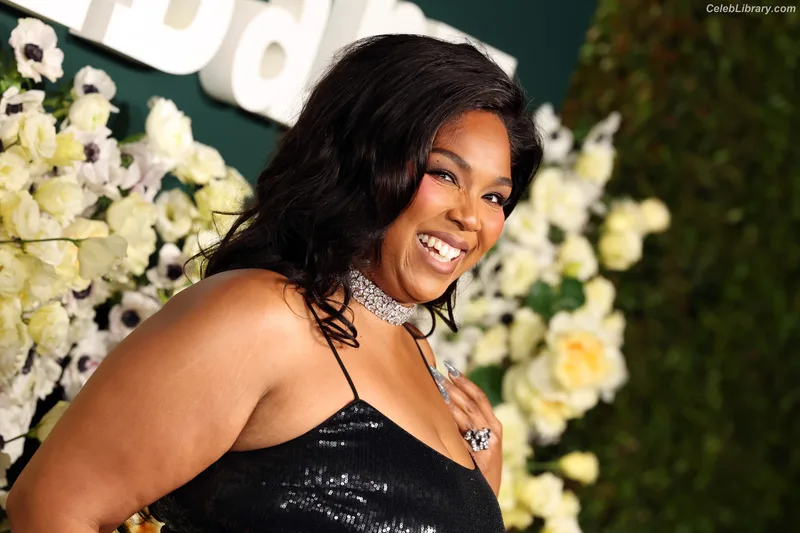Lizzo photo 2 of 159