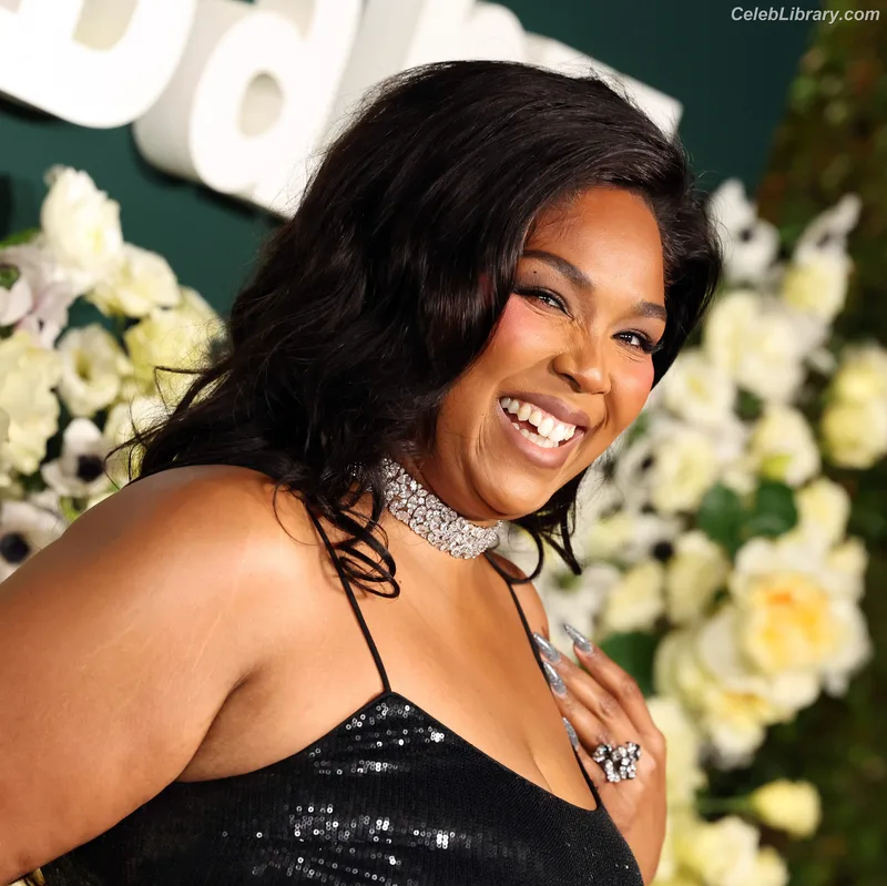 Lizzo photo 4 of 159
