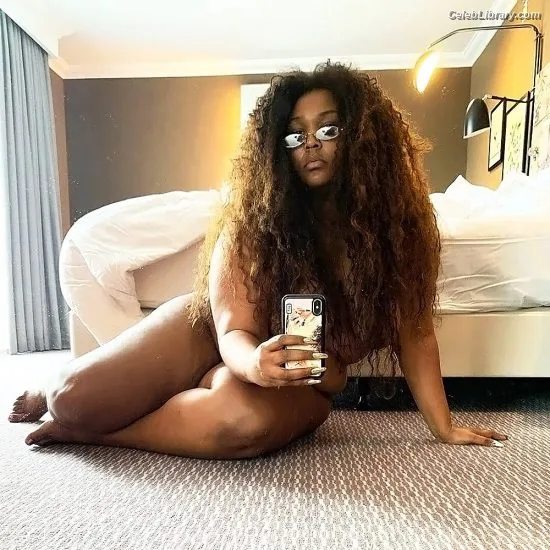 Lizzo photo 17 of 159