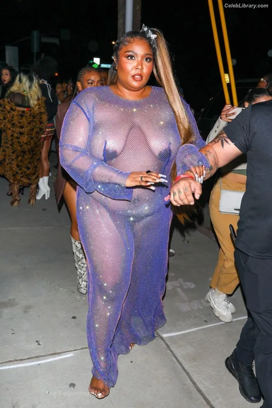 Lizzo photo 18 of 159