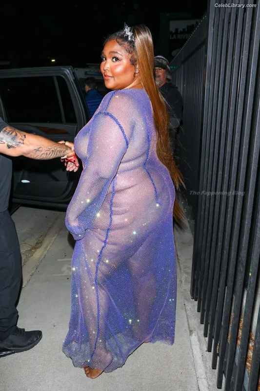 Lizzo photo 19 of 159