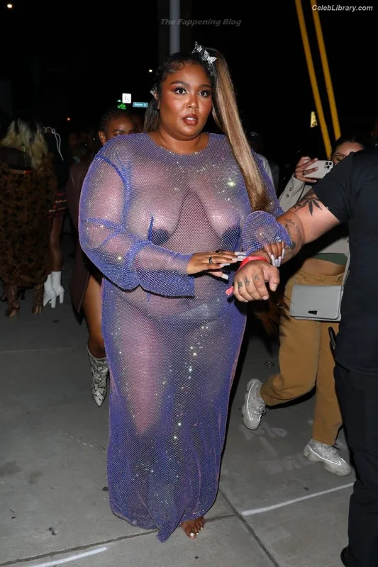 Lizzo photo 22 of 159