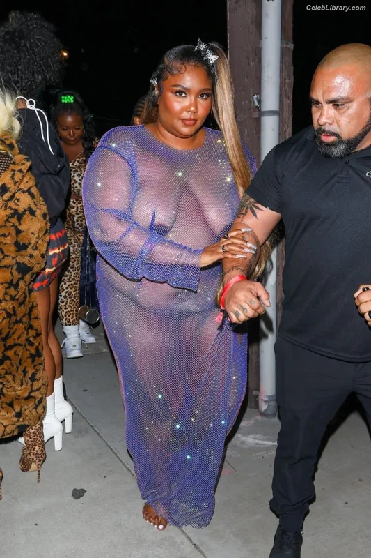 Lizzo photo 24 of 159