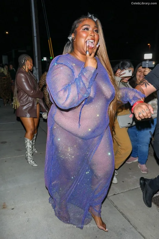 Lizzo photo 2 of 159