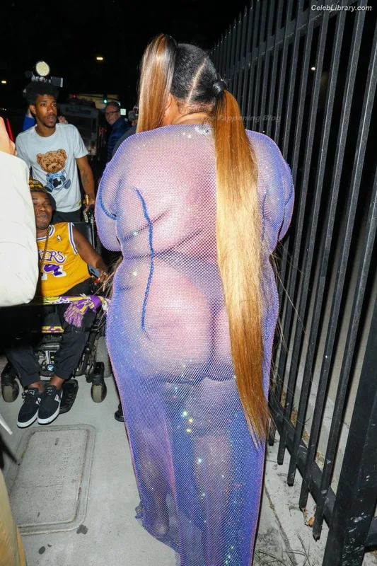 Lizzo photo 3 of 159