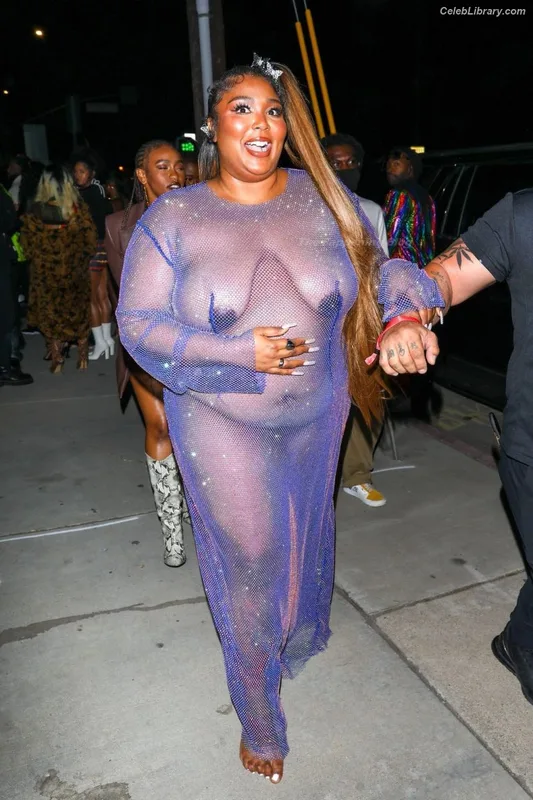 Lizzo photo 12 of 159