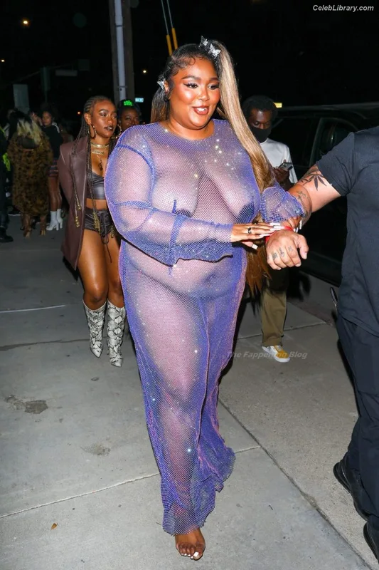 Lizzo photo 13 of 159
