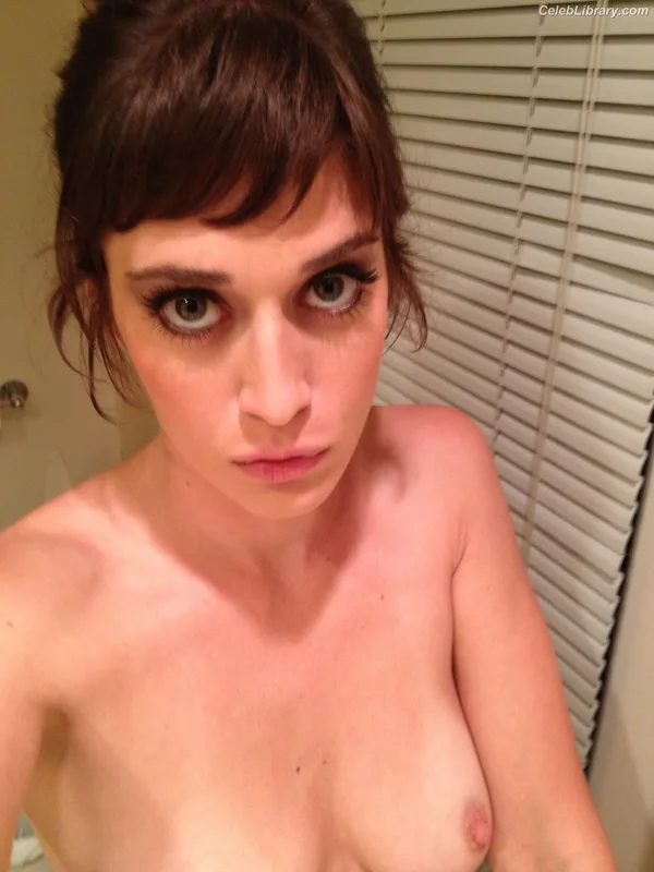 Lizzy Caplan photo 4 of 76