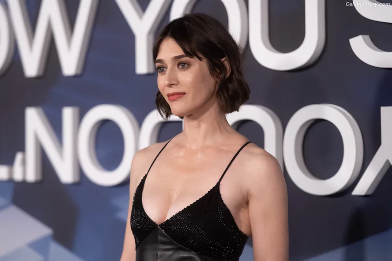 Lizzy Caplan photo 7 of 76