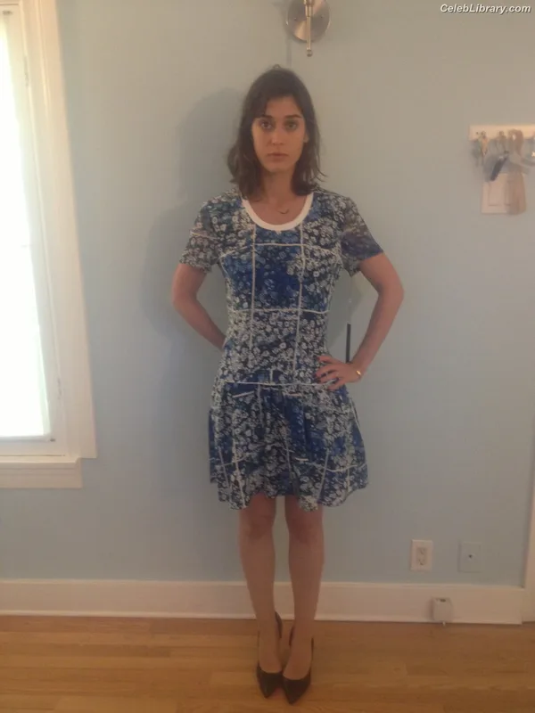Lizzy Caplan photo 1 of 76