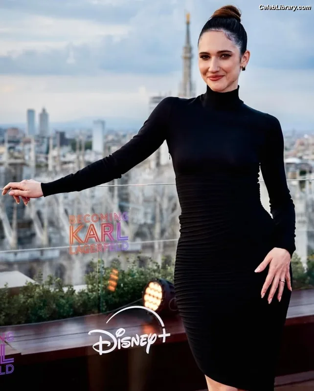 Lodovica Comello photo 6 of 112